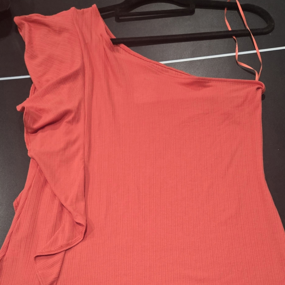 Nine West One-Shoulder Coral Top